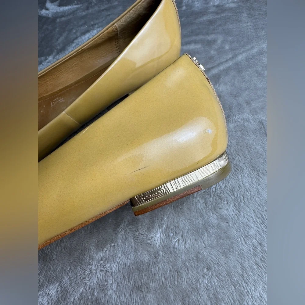 Coach Women’s Loafer Tan Size 6.5B‎ Patent Leather Tabitha Penny Loafer Low Flat